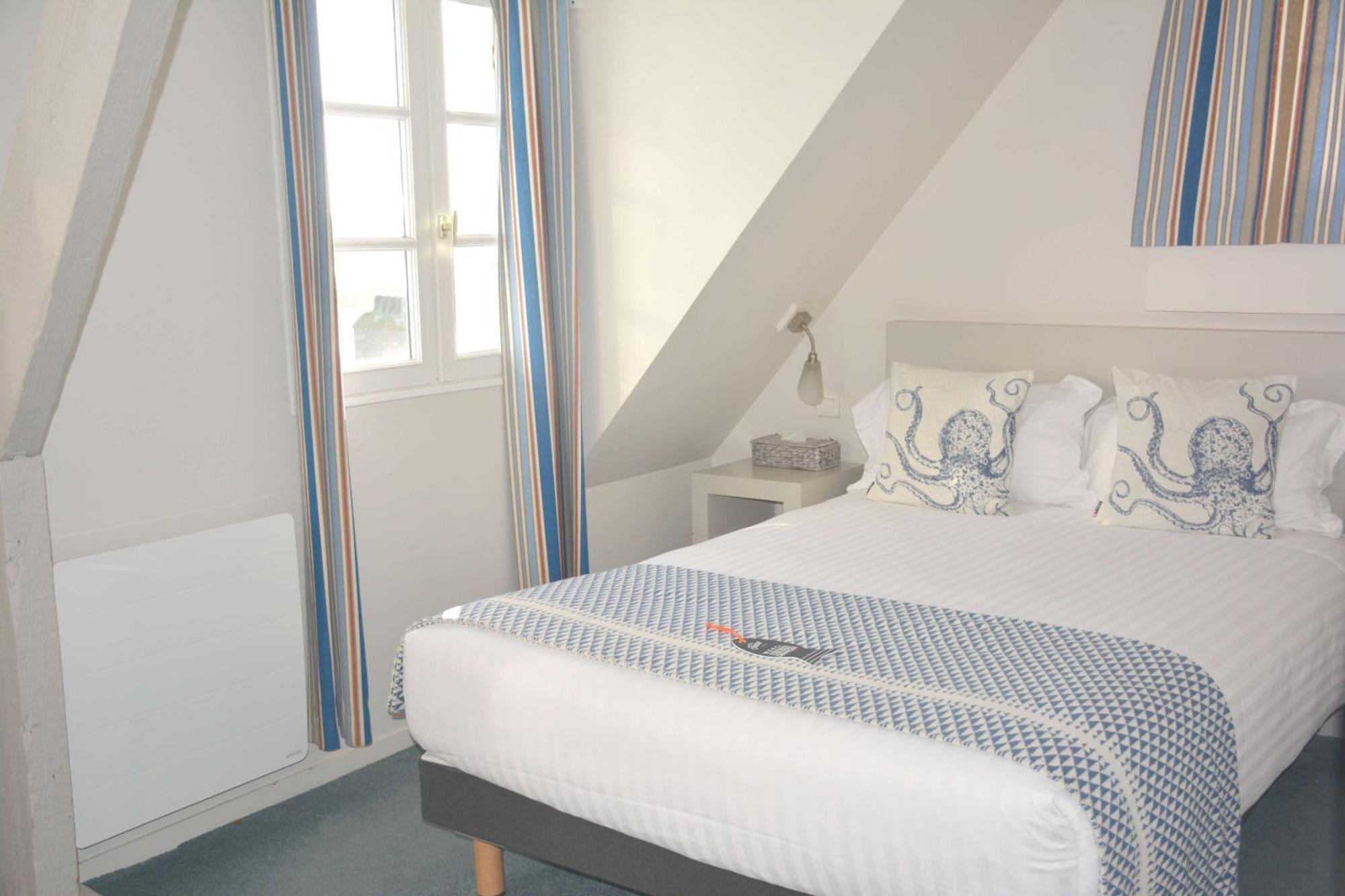 Hotel Du Centre - Chez Janie 3*